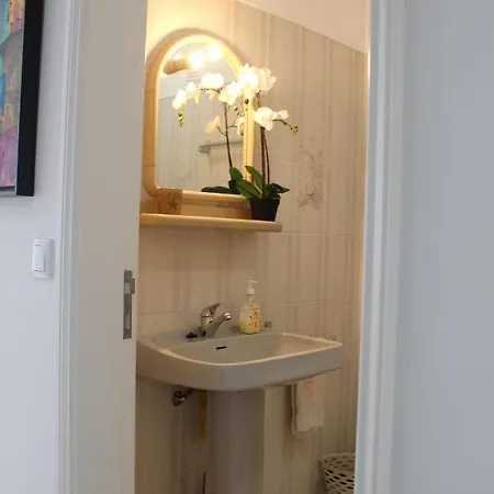 Beachy 2bdrm In W/ Stunning Ocean View!