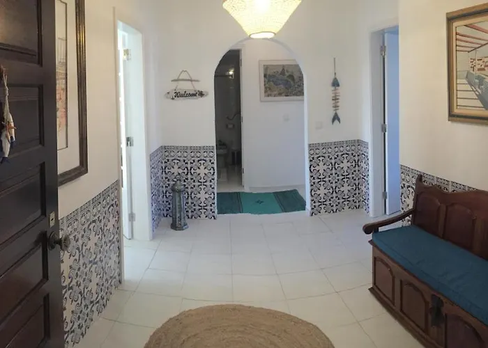 Beachy 2bdrm In W/ Stunning Ocean View! Apartment